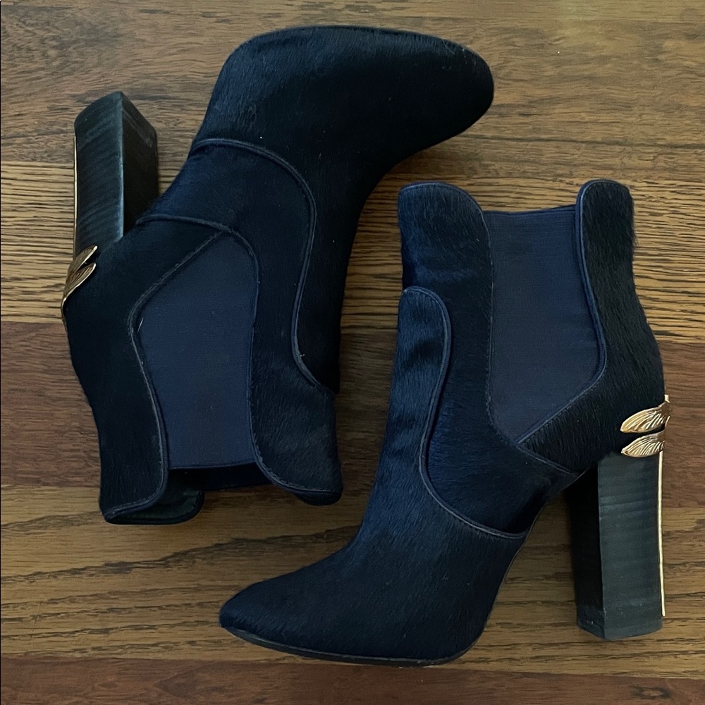 Tory Burch Theodora Navy Heeled Ankle Boots with Gold Dragonfly detail Size 7.5 - Picture 3 of 9